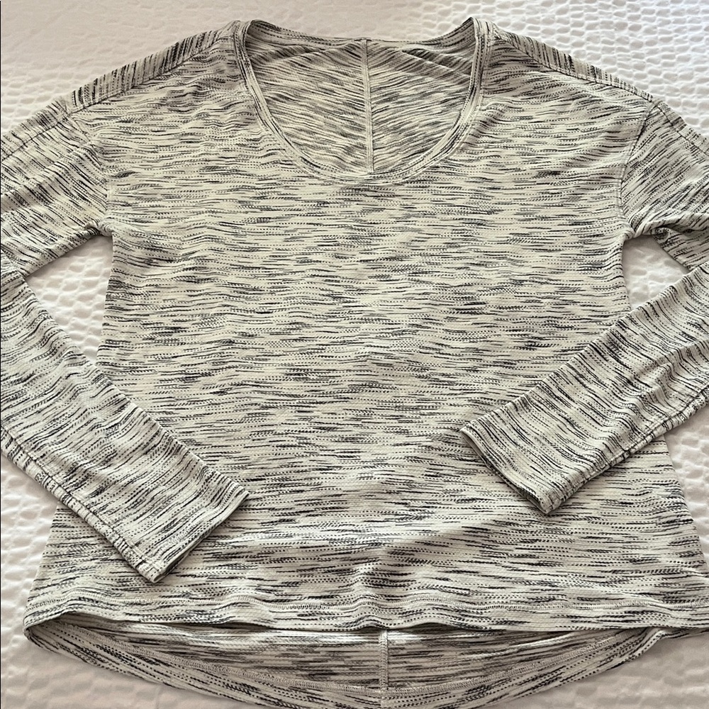 lululemon Gray Patterned Long Sleeve Tee